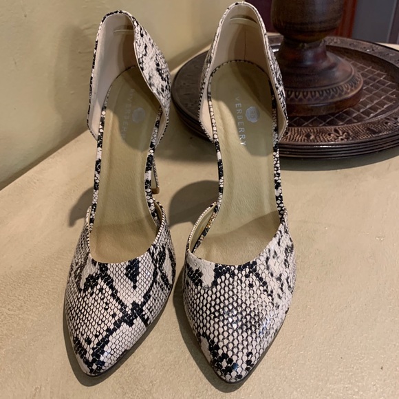 riverberry Shoes - 🎃🎃Sale Faux Snakeskin Pumps size 8